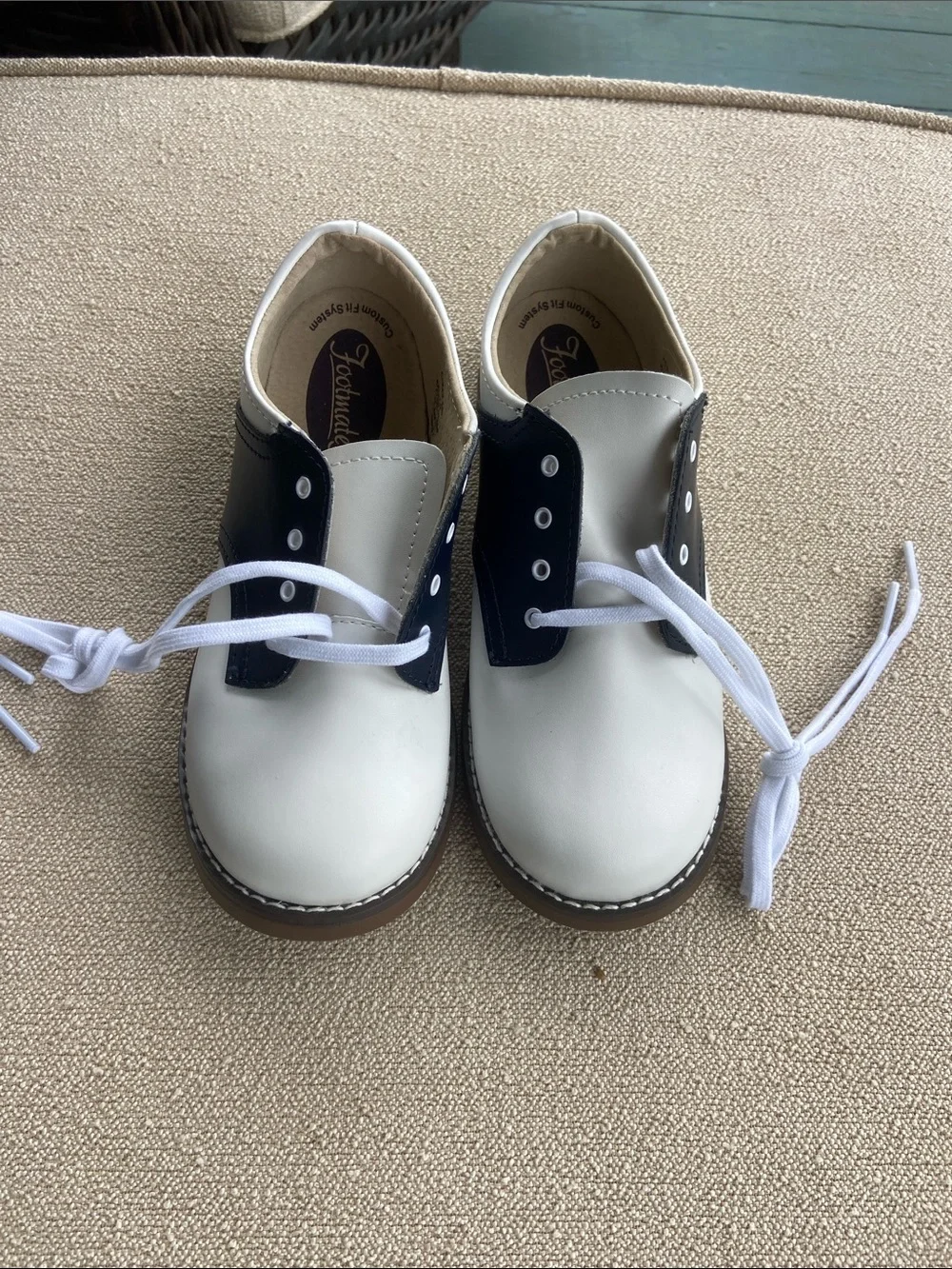 Footmates Cheer  Saddle Oxfords. Size 1Y‎